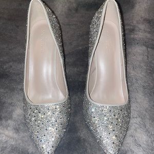 Diamond silver pump